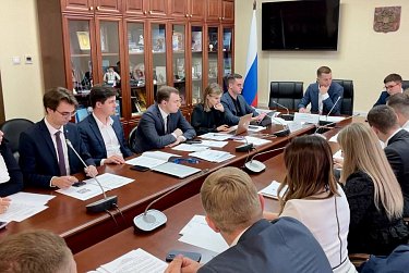 При Госдуме заработал новый состав Молодежного парламента